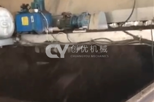 河北館陶5米液壓翻堆機使用現(xiàn)場